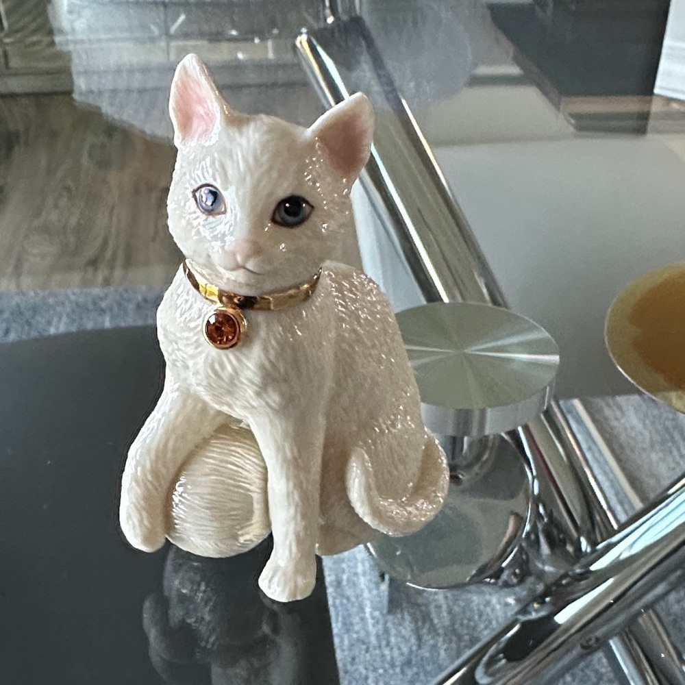 Lenox White Cat Figurine with Gold Collar and Amber Charm